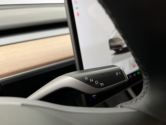 Tesla Model Y 19 of 30