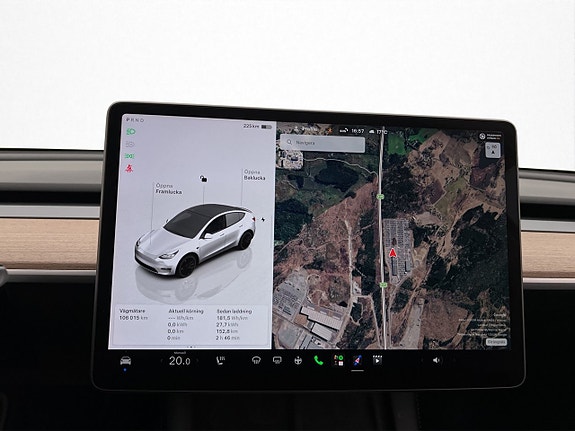 Tesla Model Y 22 of 30