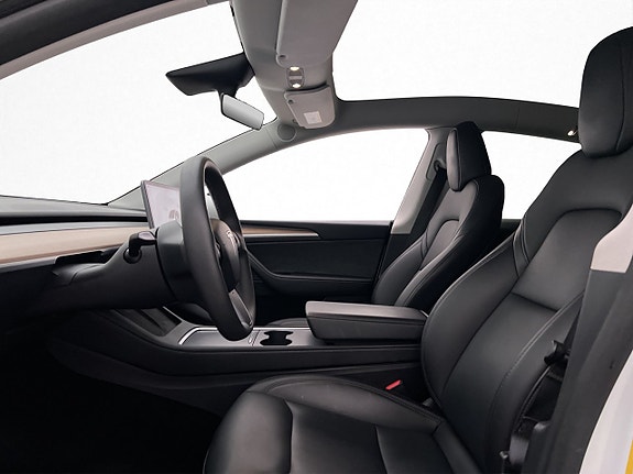 Tesla Model Y 12 of 30
