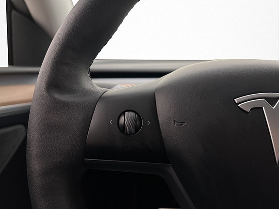 Tesla Model Y 20 of 30