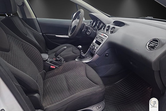Peugeot 308 SW 9 of 11