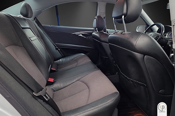 Mercedes-Benz E220 9 of 11
