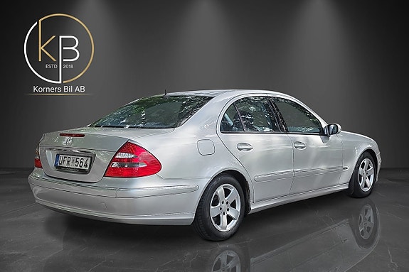 Mercedes-Benz E220 3 of 11