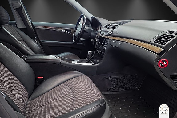 Mercedes-Benz E220 10 of 11
