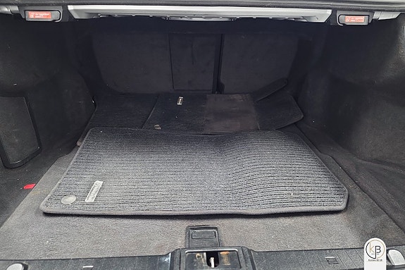 Mercedes-Benz E220 11 of 11