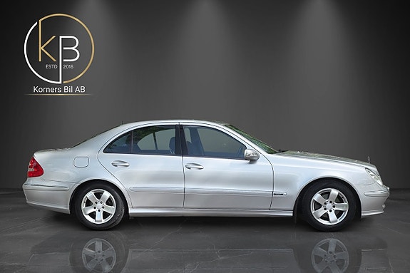 Mercedes-Benz E220 2 of 11