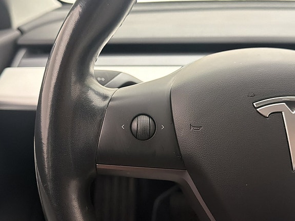 Tesla Model 3 17 of 30
