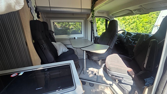 Clever Husbil uthyres - Plåtis / Campervan, fyra bäddar 5 of 12
