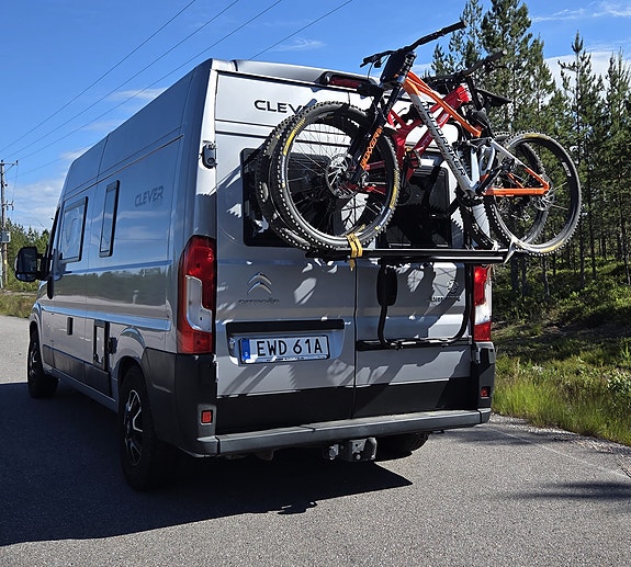 Clever Husbil uthyres - Plåtis / Campervan, fyra bäddar 3 of 12