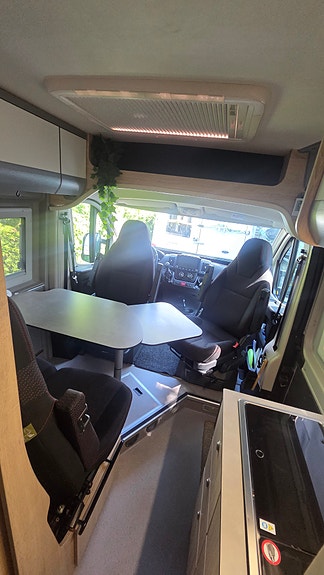 Clever Husbil uthyres - Plåtis / Campervan, fyra bäddar 6 of 12