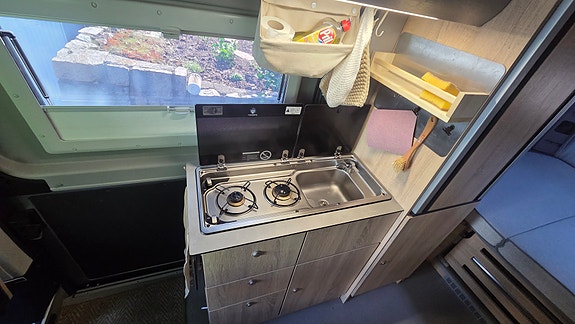 Clever Husbil uthyres - Plåtis / Campervan, fyra bäddar 8 of 12