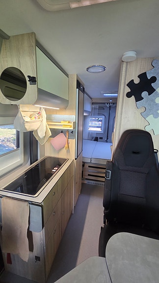 Clever Husbil uthyres - Plåtis / Campervan, fyra bäddar 7 of 12