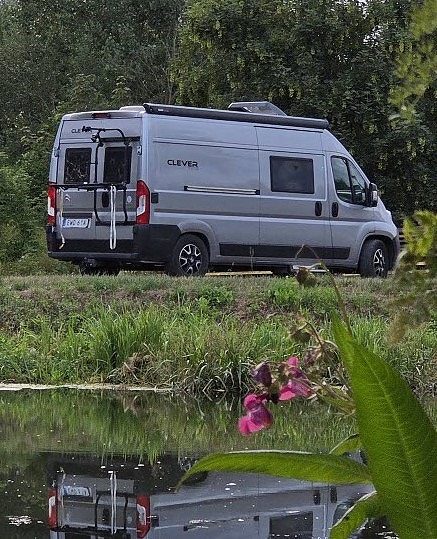 Clever Husbil uthyres - Plåtis / Campervan, fyra bäddar 2 of 12