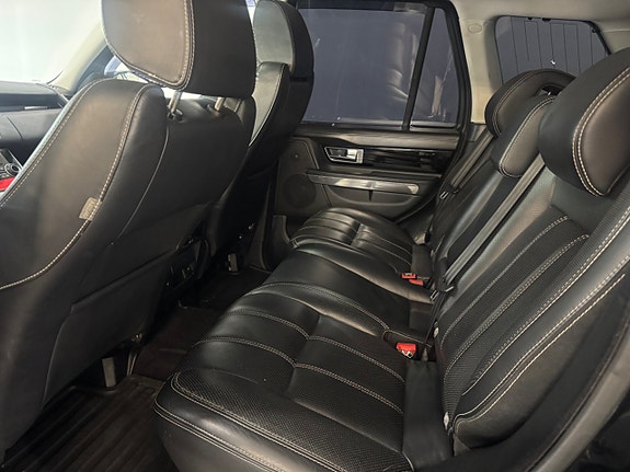 Land Rover Range Rover Sport 8 of 13