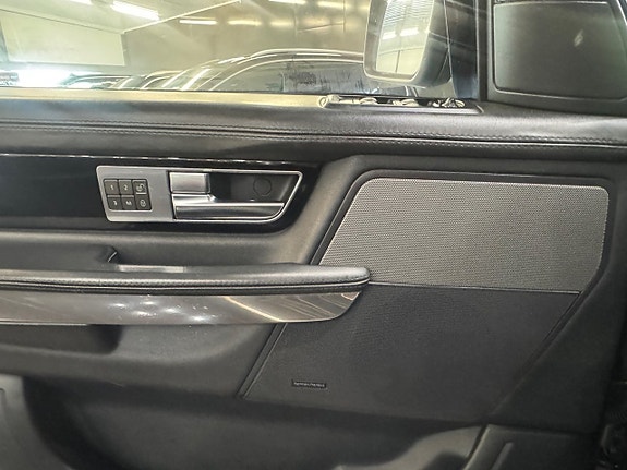 Land Rover Range Rover Sport 6 of 13