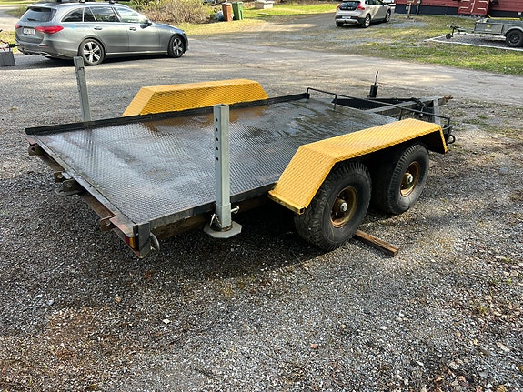 Maskintrailer 2 of 3