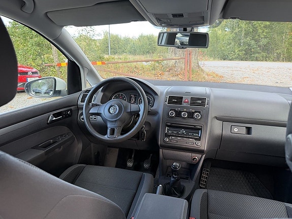 Volkswagen Touran 9 of 24