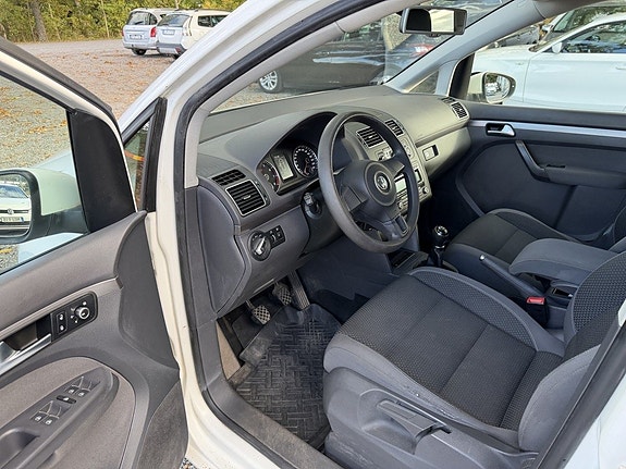 Volkswagen Touran 10 of 24