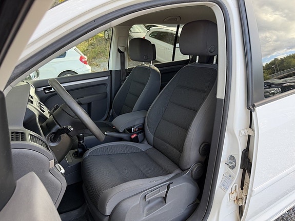 Volkswagen Touran 13 of 24