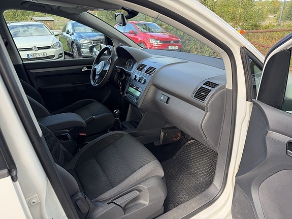 Volkswagen Touran 11 of 24