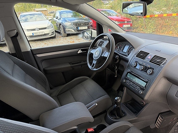 Volkswagen Touran 12 of 24