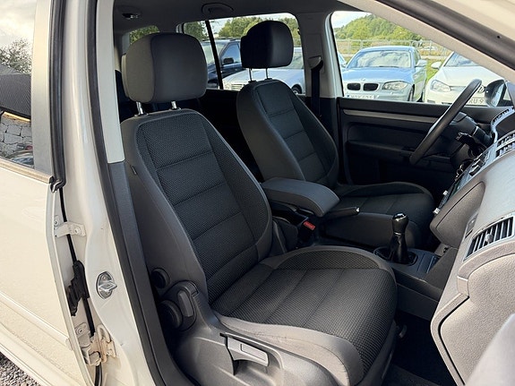 Volkswagen Touran 18 of 24