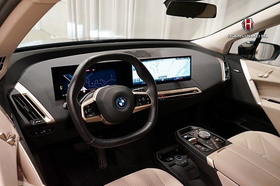 BMW iX 9 of 25