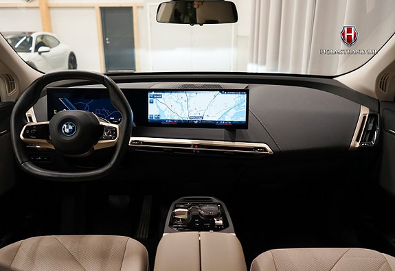BMW iX 12 of 25