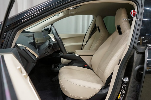 BMW iX 10 of 25