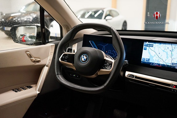 BMW iX 13 of 25