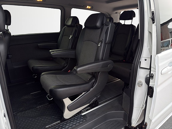 Mercedes-Benz Viano 13 of 18