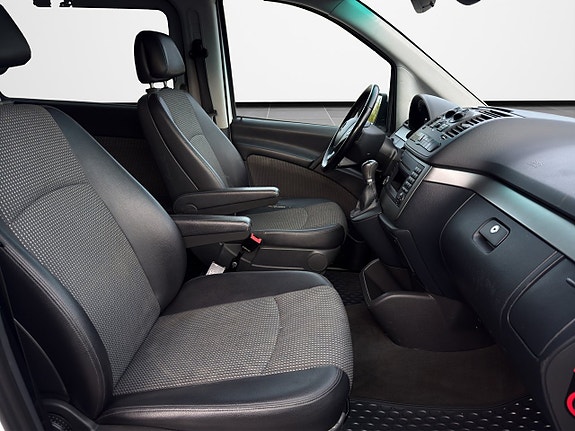 Mercedes-Benz Viano 12 of 18