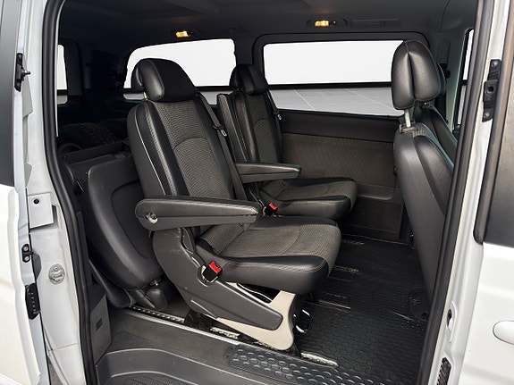 Mercedes-Benz Viano 15 of 18