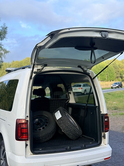 Volkswagen Caddy Maxi 4 of 9
