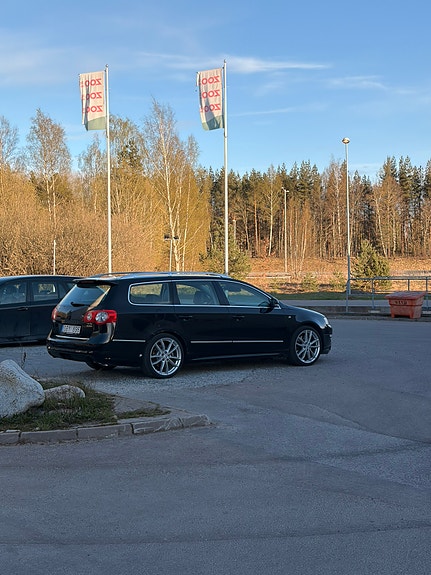 Volkswagen Passat 2 of 4
