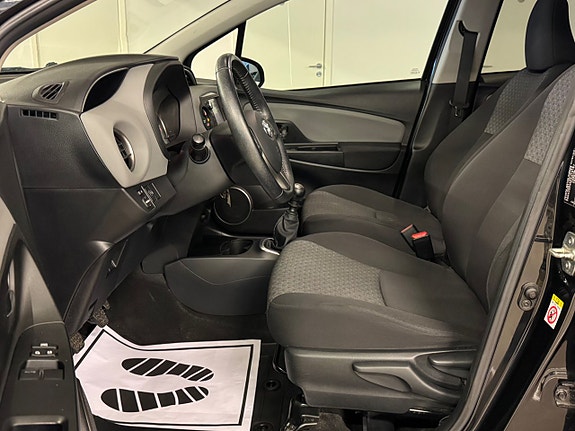 Toyota Yaris 13 of 24