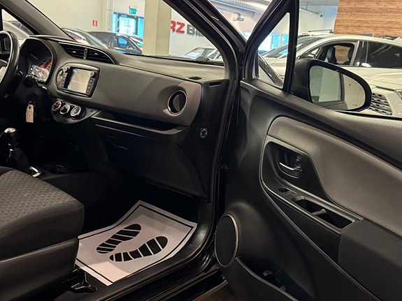 Toyota Yaris 19 of 24