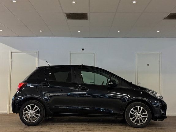 Toyota Yaris 7 of 24