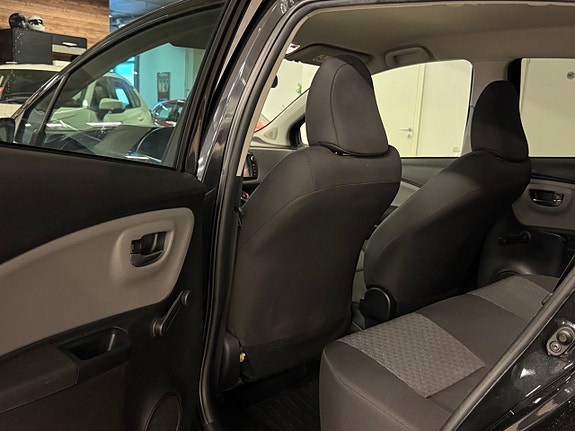 Toyota Yaris 17 of 24
