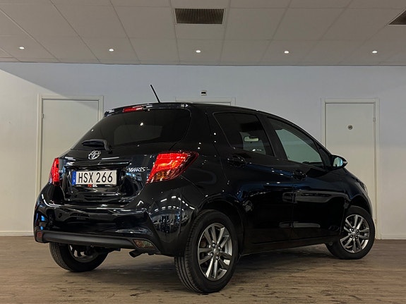 Toyota Yaris 8 of 24