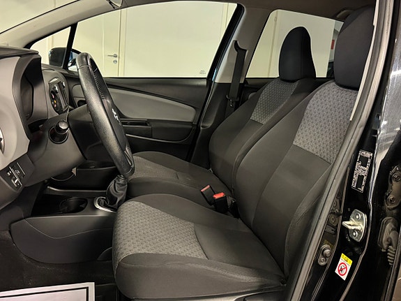 Toyota Yaris 14 of 24