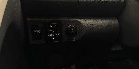Toyota Yaris 13 of 16