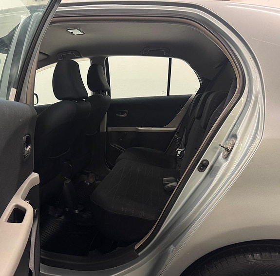 Toyota Yaris 16 of 16