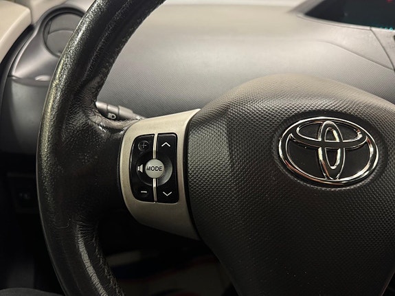 Toyota Yaris 14 of 16