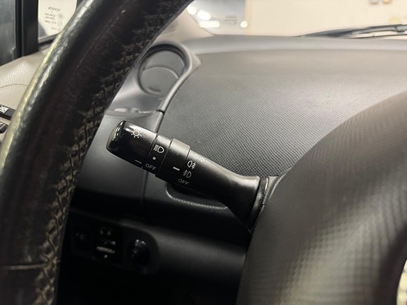 Toyota Yaris 11 of 16