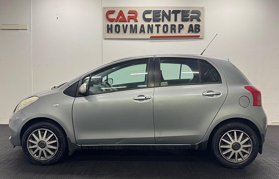 Toyota Yaris 2 of 16