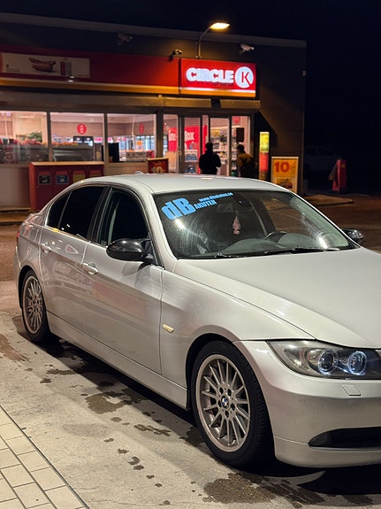 BMW 325i 3 of 10