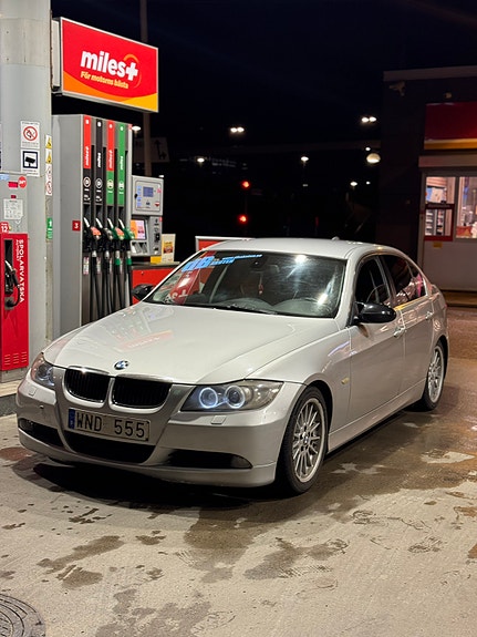 BMW 325i 2 of 10