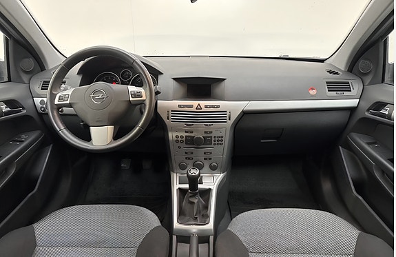 Opel Astra 3 of 5
