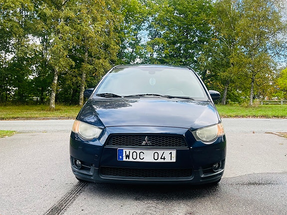 Mitsubishi Colt 3 of 9